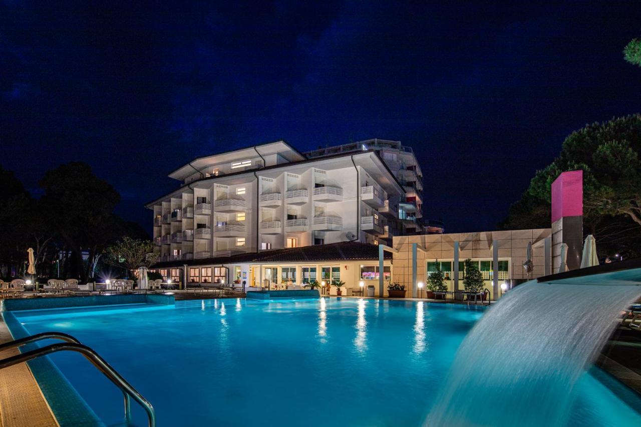 Hotel Bristol Ліньяно-Сабб'ядоро Екстер'єр фото